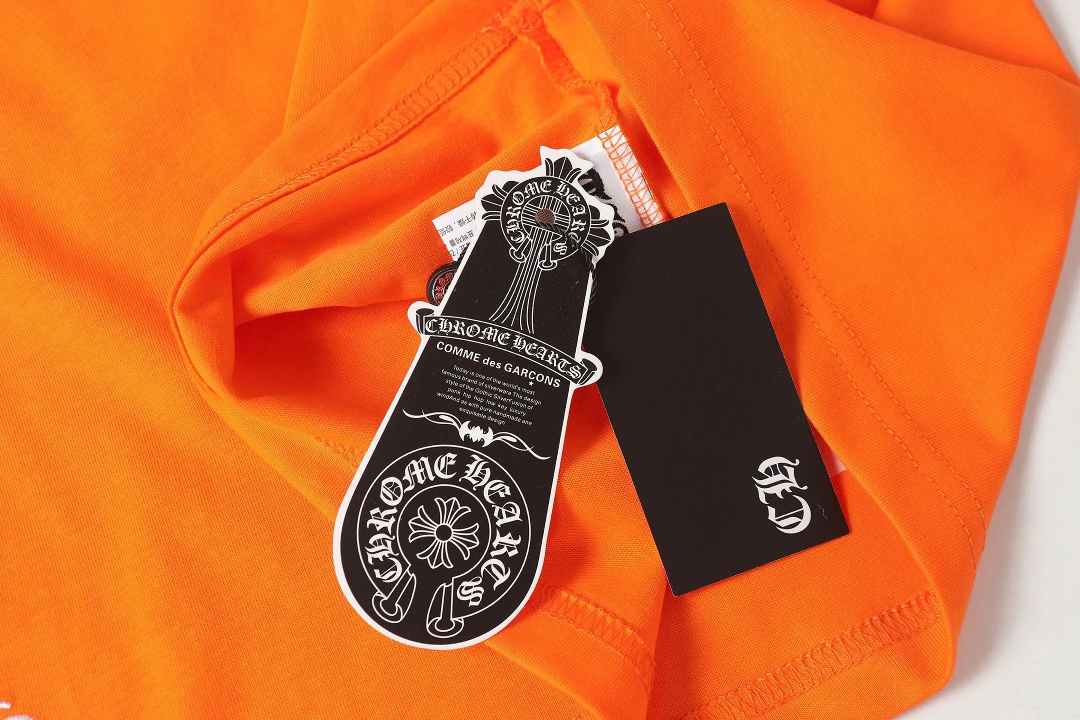 P180 Chrome Hearts CH Chrome Hearts Heavy Industry Horseshoe Sanskrit appliqué embroidered short-sleeved T-shirt Use imported Tajima machine embroidery Correctly configured Black 2025 Chrome Hearts nylon bag authentic packaging 260 grams of custom-dyed double-yarn cotton Large version Loose and stylish Differentiated from low version slim and long version The upper body pulls the hips 100% commitment: top quality Do not make fast food The highest version on the market Top quality - different from the ordinary versions in the market If you care about quality You must also respect the price. Absolutely zero after-sales service. The return rate so far is 0. It’s hard not to love the style. - 260g custom-dyed double yarn fabric. - Correct high-density main mark, washed tag, hand-sewn.